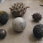 Keraamisia palloja eri tekniikoilla - koristepallo, piikkipallo, kivitavarakeramiikka, rakukeramiikka, pallo, keramiikkapallo, keraaminen